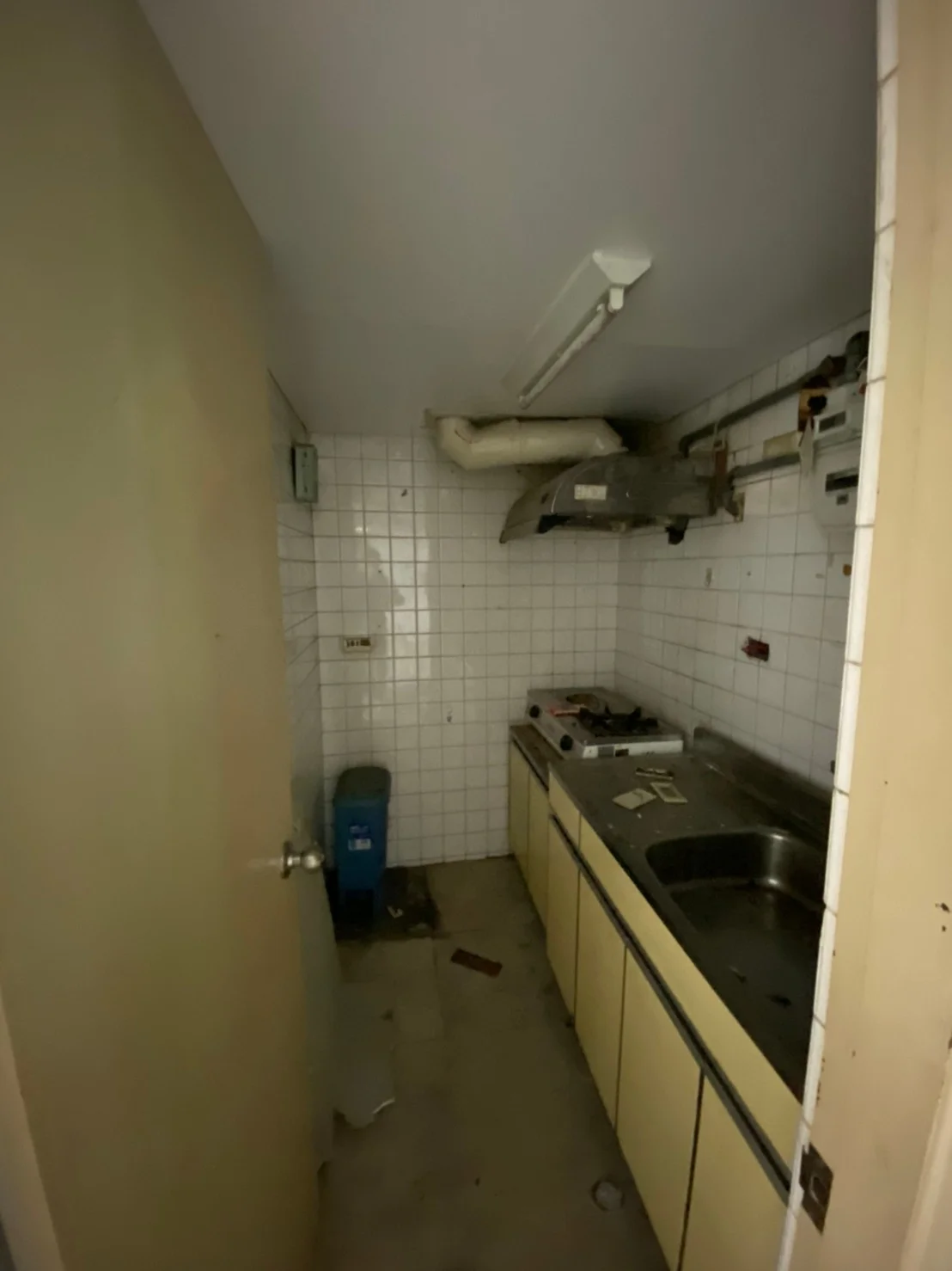 敦南養生宅廚房拆除階段的現場紀錄