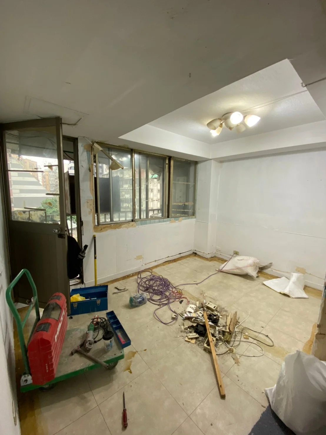 敦南養生宅起居空間拆除階段的現場紀錄